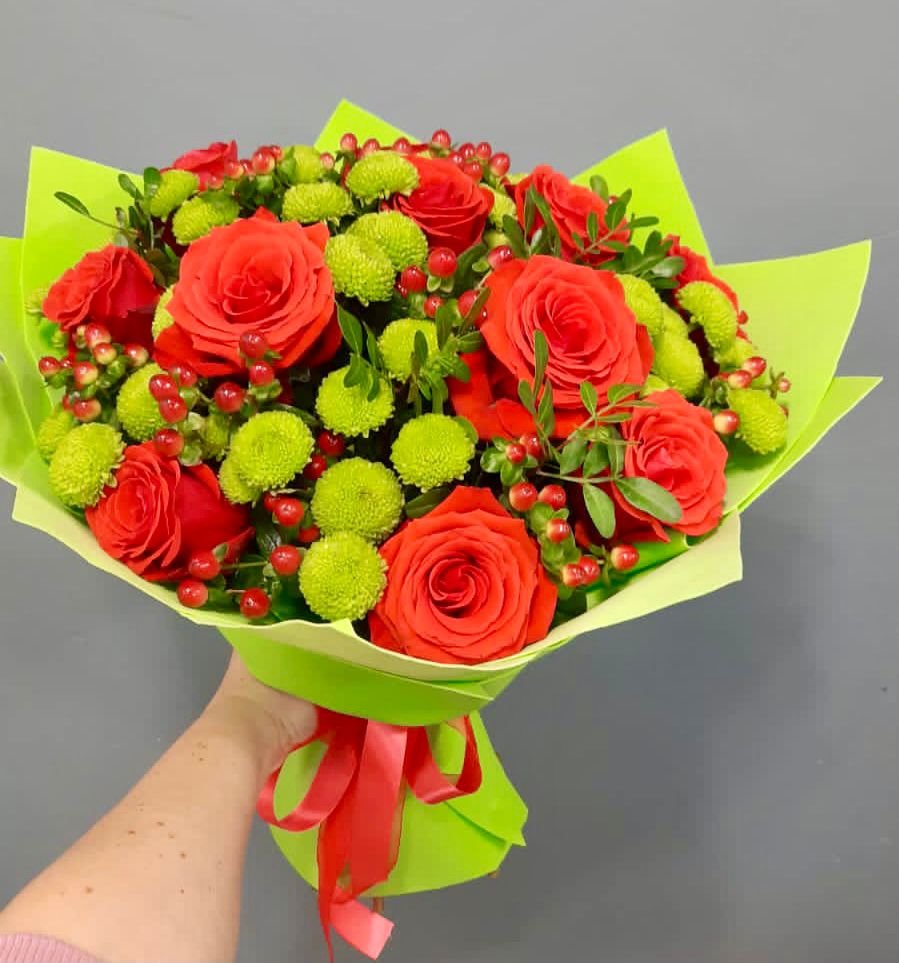 Букет цветов из: Хризантемы и Розы в ВНИИССе