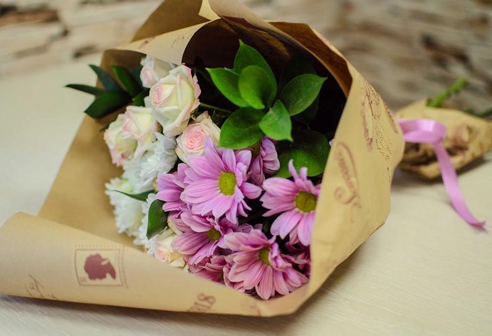 Букет цветов из: Розы и Хризантемы в ВНИИССе