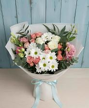 Букет цветов из:  Розы, Лизиантусы и Хризантемы в ВНИИССе