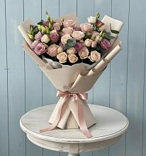 Букет цветов из:  Розы и Лизиантусы в ВНИИССе