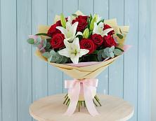 Букет цветов из:  Лилии и Розы в ВНИИССе