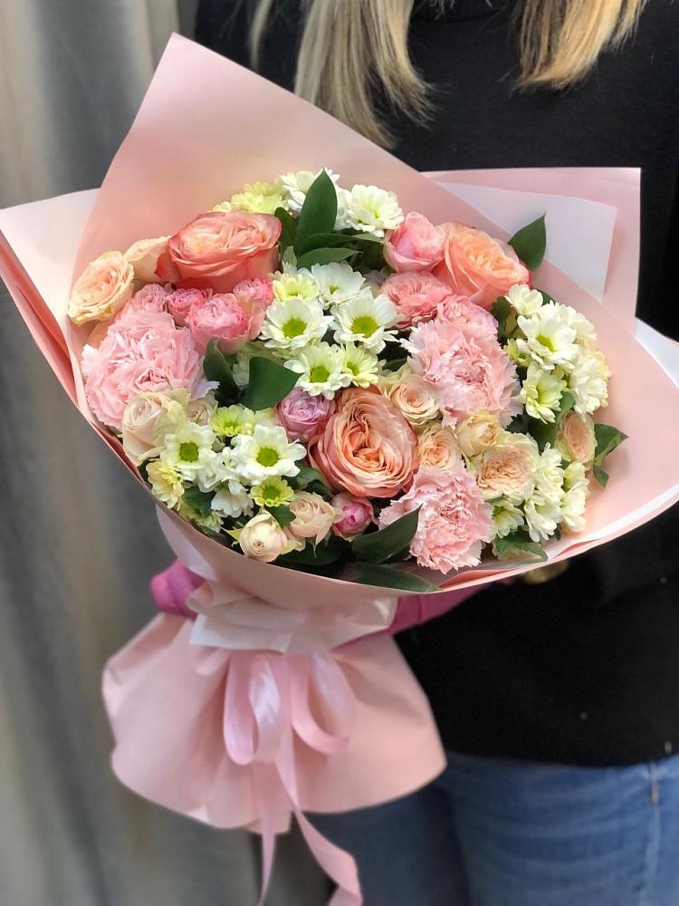 Букет цветов из: Гвоздики, Розы и Хризантемы в ВНИИССе