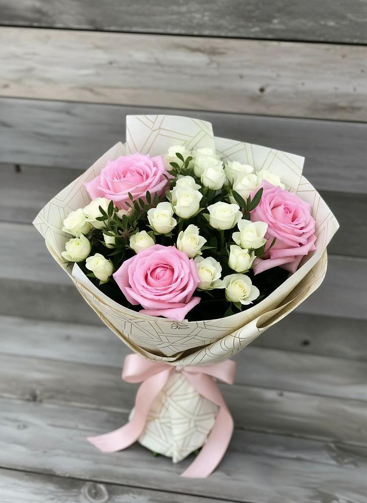 Букет цветов из: Розы в ВНИИССе