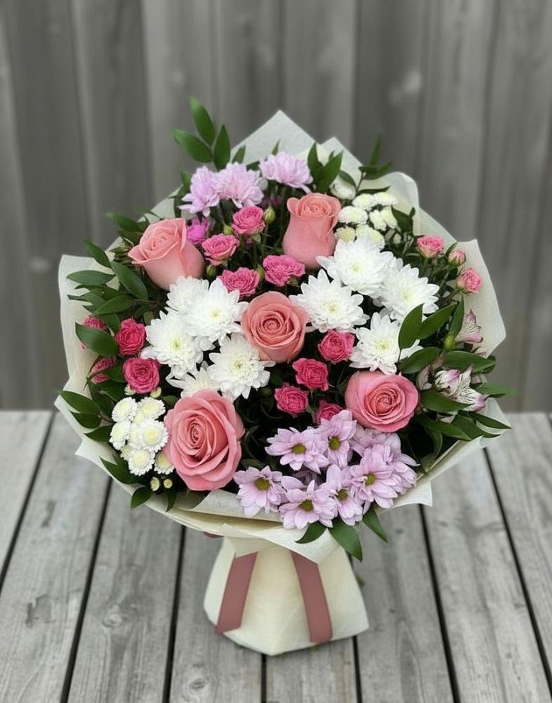 Букет цветов из: Альстромерии, Гвоздики, Розы и Хризантемы в ВНИИССе