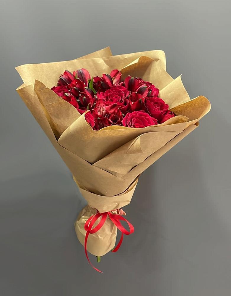 Букет цветов из: Альстромерии и Розы в ВНИИССе