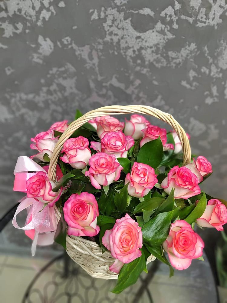 Цветочная композиция из Розы в корзине в ВНИИССе