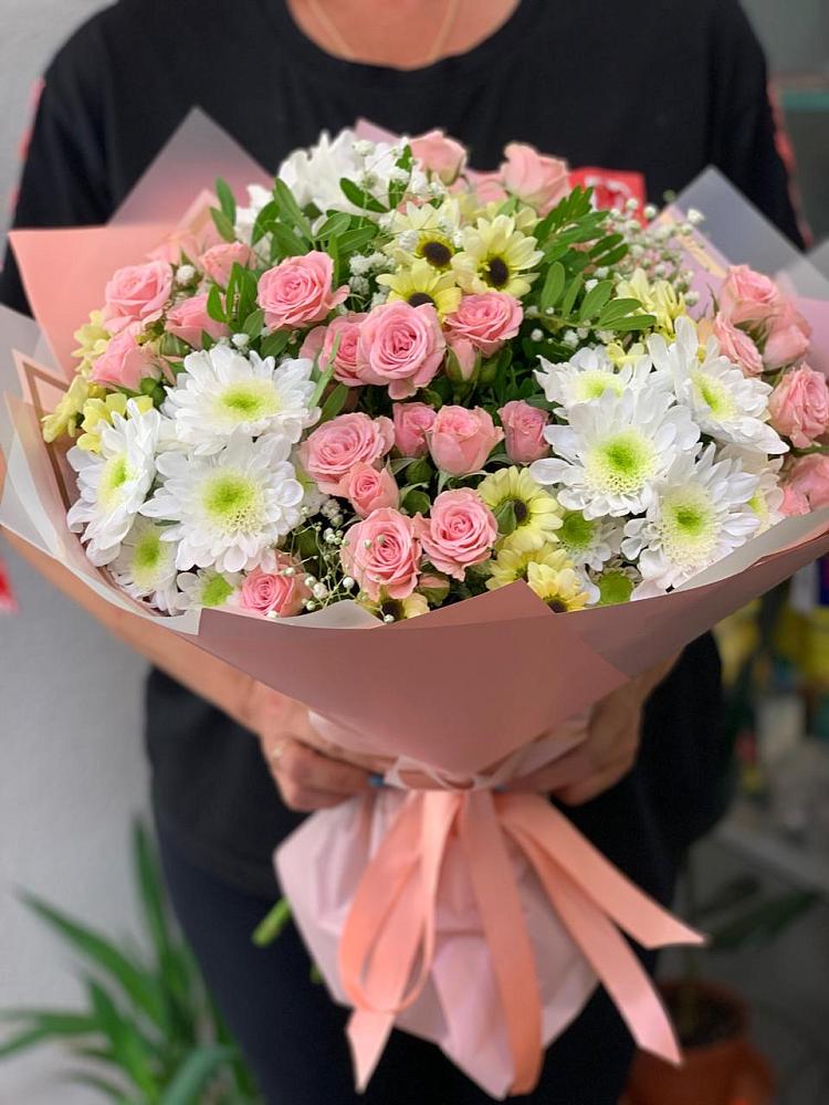 Букет цветов из: Розы и Хризантемы в ВНИИССе