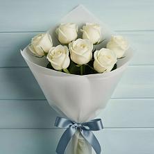 Букет 7 Белых роз Эдлесс Лав в ВНИИССе