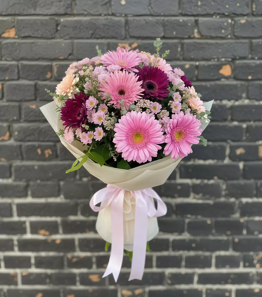 Букет цветов из: Герберы и Хризантемы в ВНИИССе