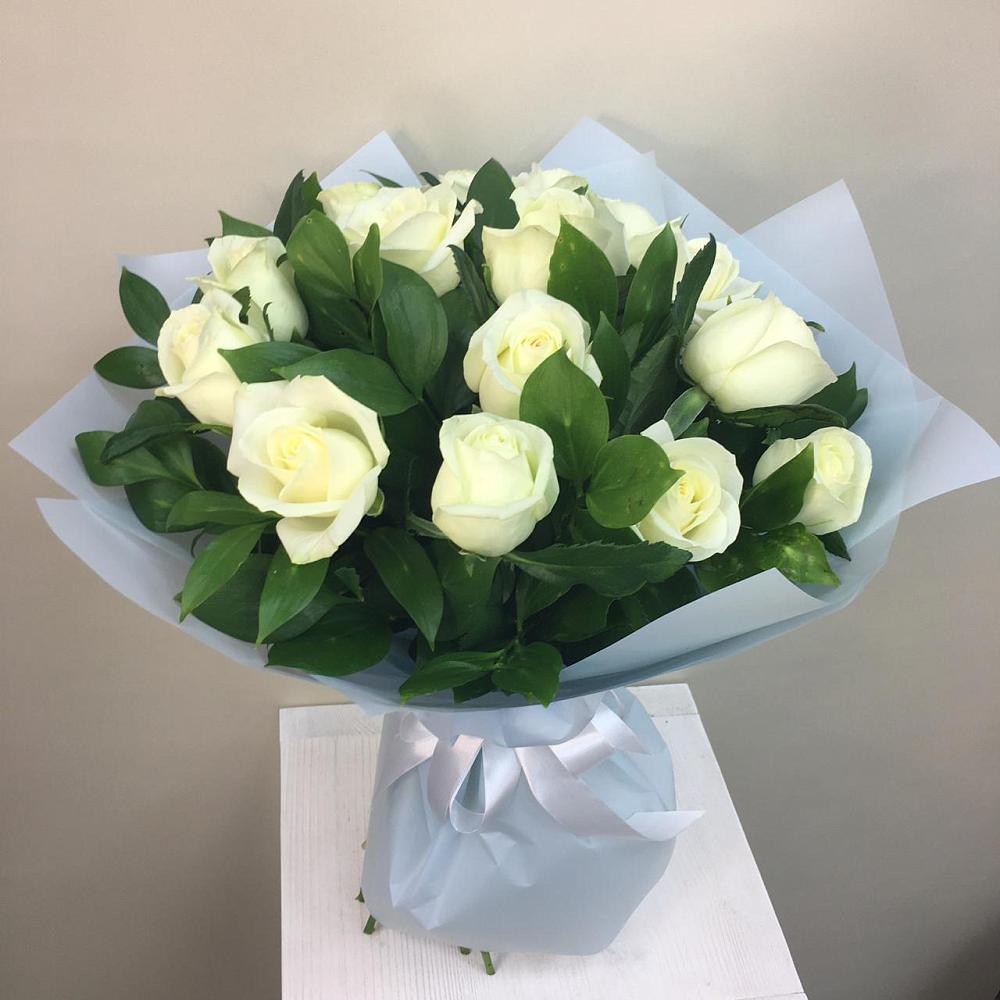 Букет 15 Белых роз Проуд в ВНИИССе