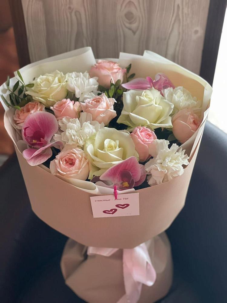 Букет цветов из: Орхидеи, Розы и Гвоздики в ВНИИССе