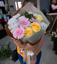 Букет цветов из:  Герберы, Розы и Хризантемы в ВНИИССе