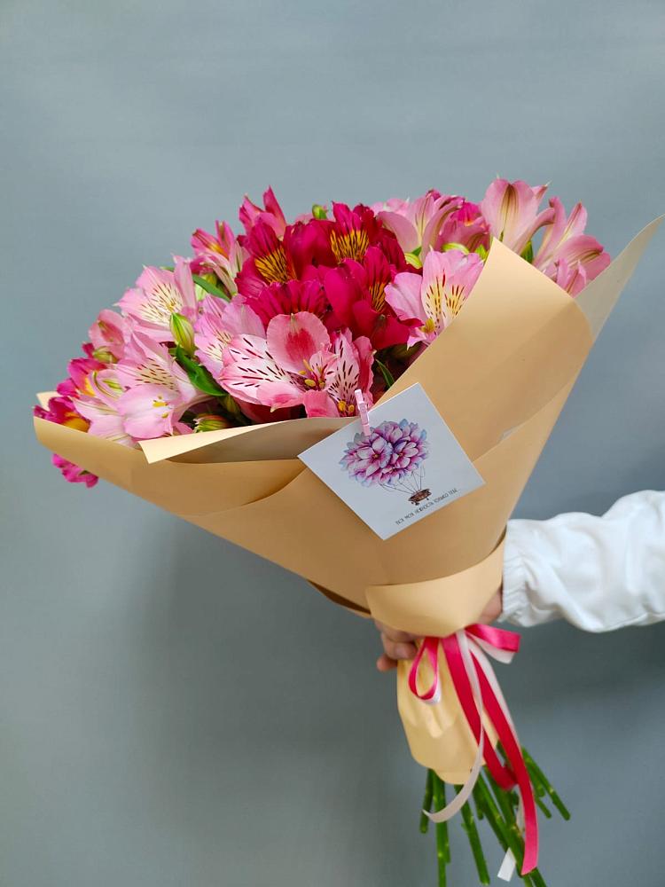 Букет цветов из: Альстромерии в ВНИИССе