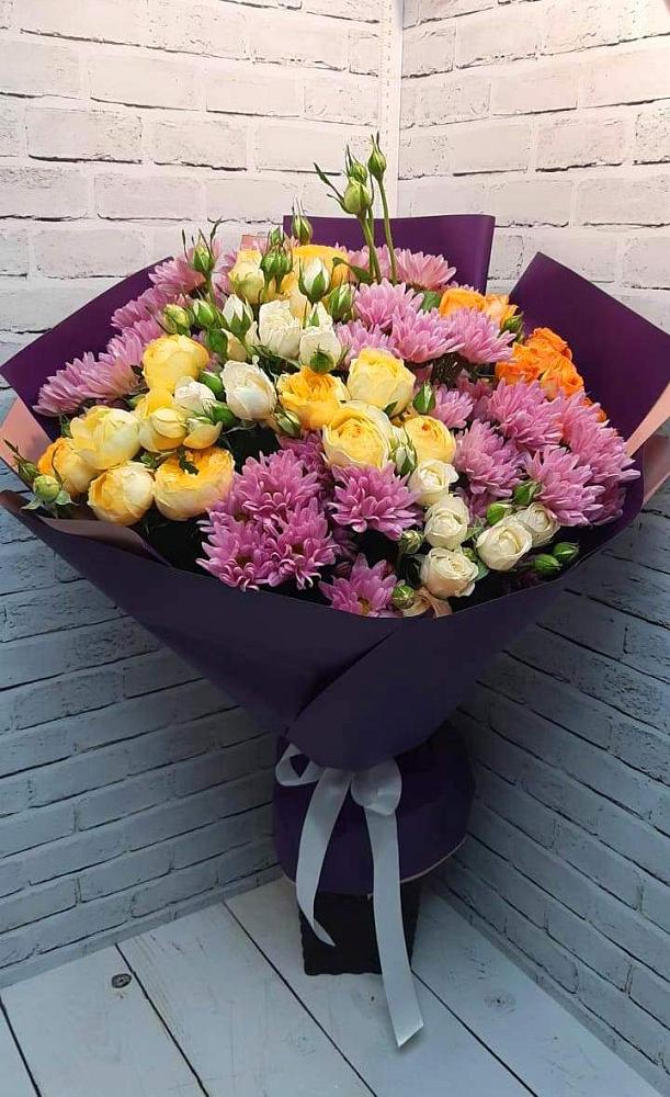 Букет цветов из: Хризантемы и Розы в ВНИИССе