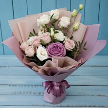 Букет цветов из:  Розы и Лизиантусы в ВНИИССе