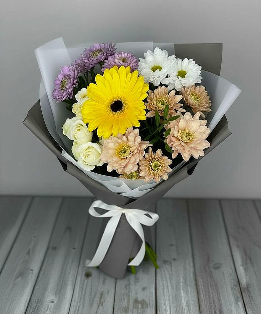 Букет цветов из: Розы, Герберы и Хризантемы в ВНИИССе