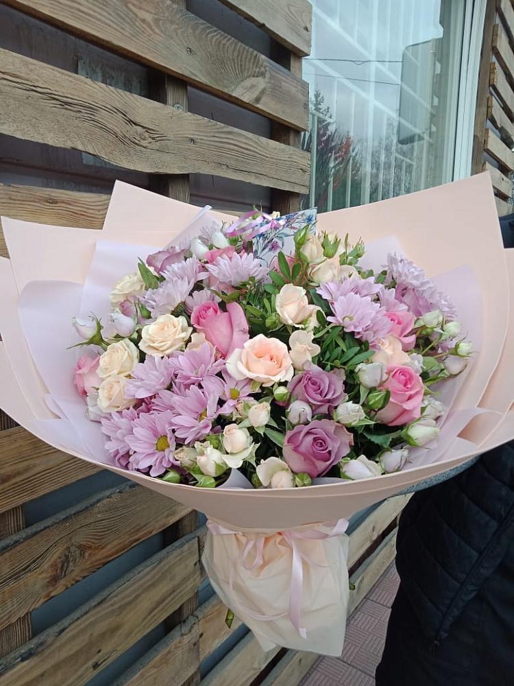 Букет цветов из: Розы и Хризантемы в ВНИИССе