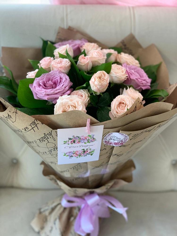 Букет цветов из: Розы в ВНИИССе