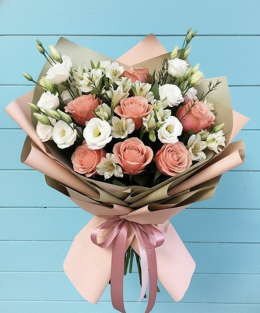 Букет цветов из: Розы, Альстромерии и Лизиантусы в ВНИИССе