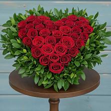 Цветочная композиция из Розы в виде сердца в ВНИИССе