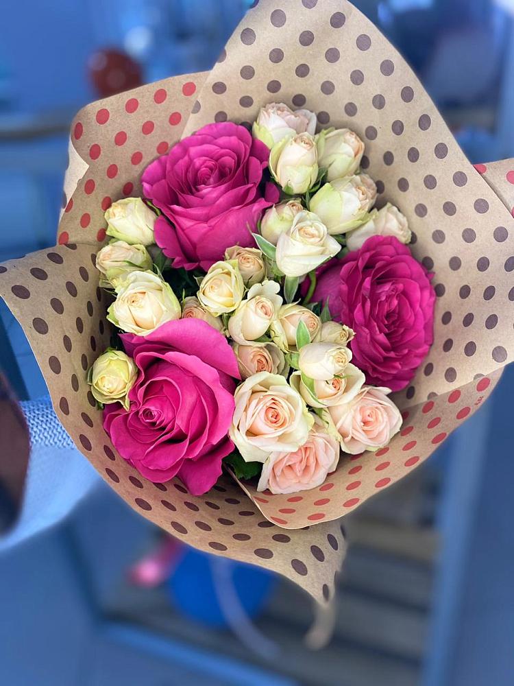 Букет цветов из: Розы в ВНИИССе