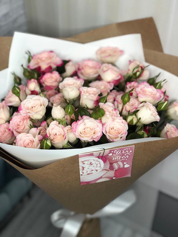 Букет цветов из: Розы в ВНИИССе