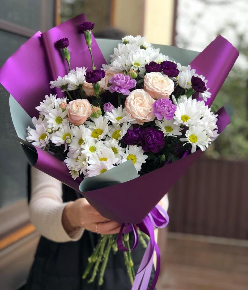 Букет цветов из: Хризантемы, Гвоздики и Розы в ВНИИССе