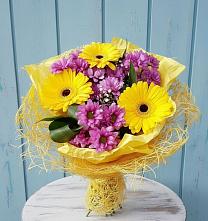 Букет цветов из:  Хризантемы и Герберы в ВНИИССе