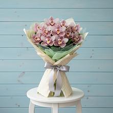 Букет цветов из:  Орхидеи и Розы #REPLACE_PRED# ВНИИССе