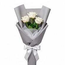 Букет 3 белые розы в ВНИИССе