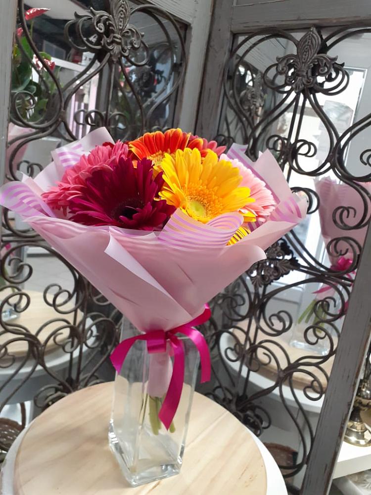 Букет цветов из: Герберы в ВНИИССе