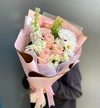 Букет цветов из:  Хризантемы и Розы в ВНИИССе