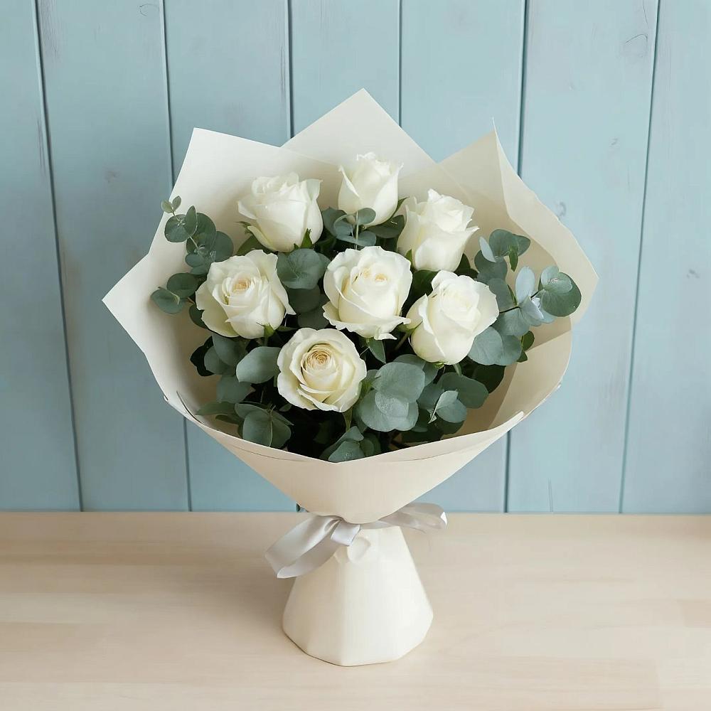 Букет Белые розы в Эвкалипте в ВНИИССе
