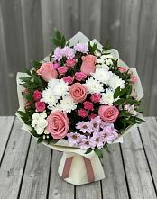 Букет цветов из:  Альстромерии, Гвоздики, Розы и Хризантемы в ВНИИССе