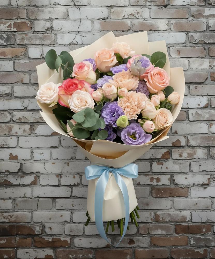 Букет цветов из: Розы, Лизиантусы и Гвоздики в ВНИИССе