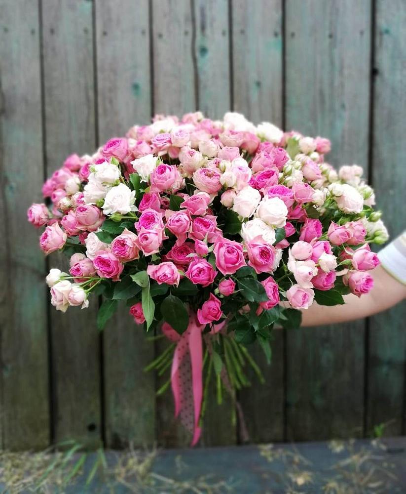 Букет Розовые кустовые розы Натали и Лав Лидия в ВНИИССе