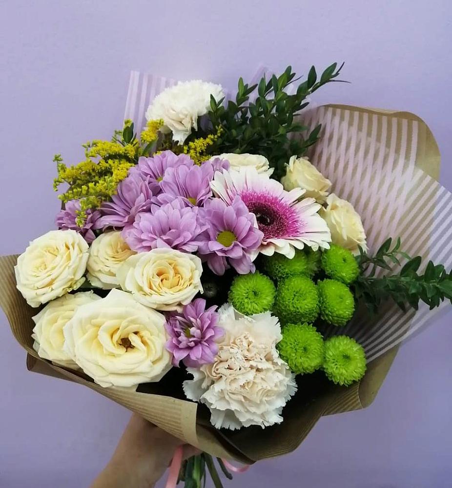 Букет цветов из: Хризантемы, Розы, Гвоздики и Герберы в ВНИИССе