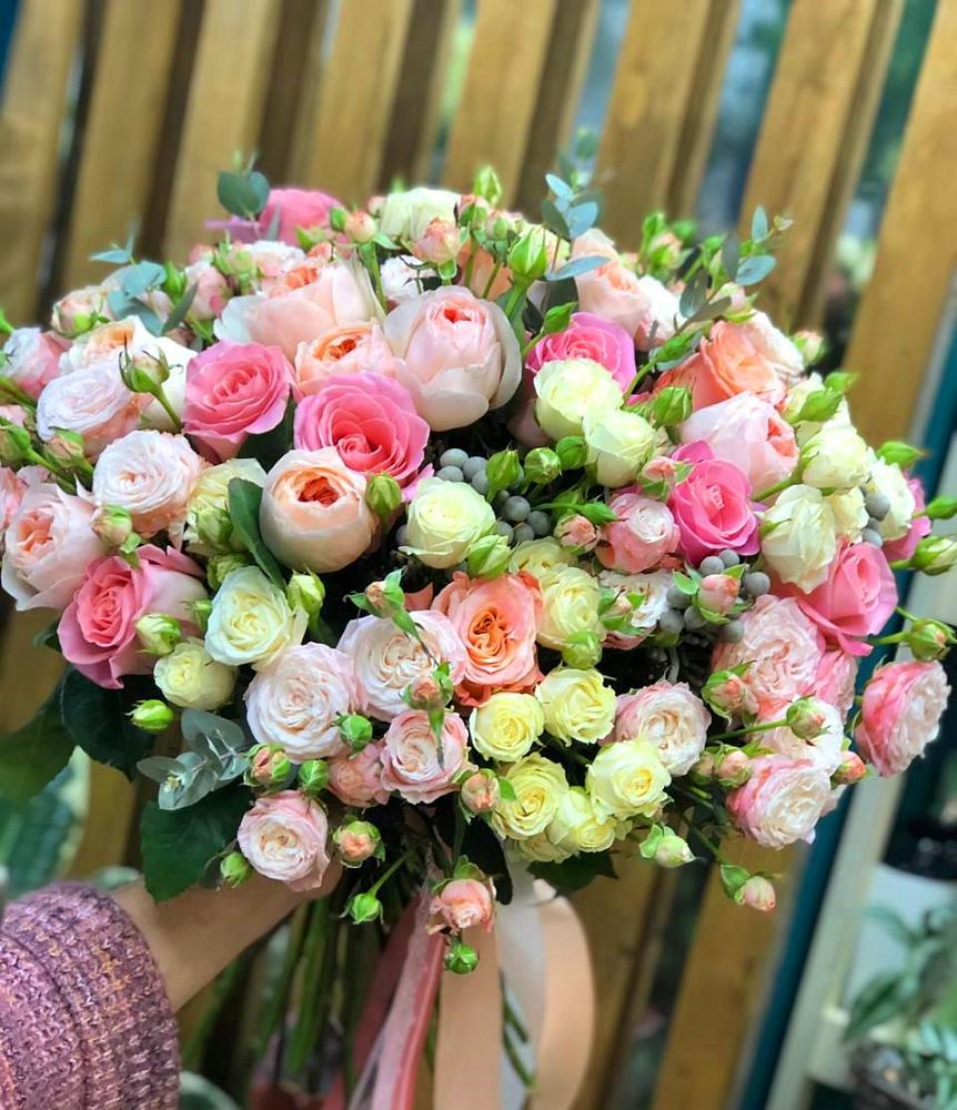 Букет цветов из: Розы в ВНИИССе