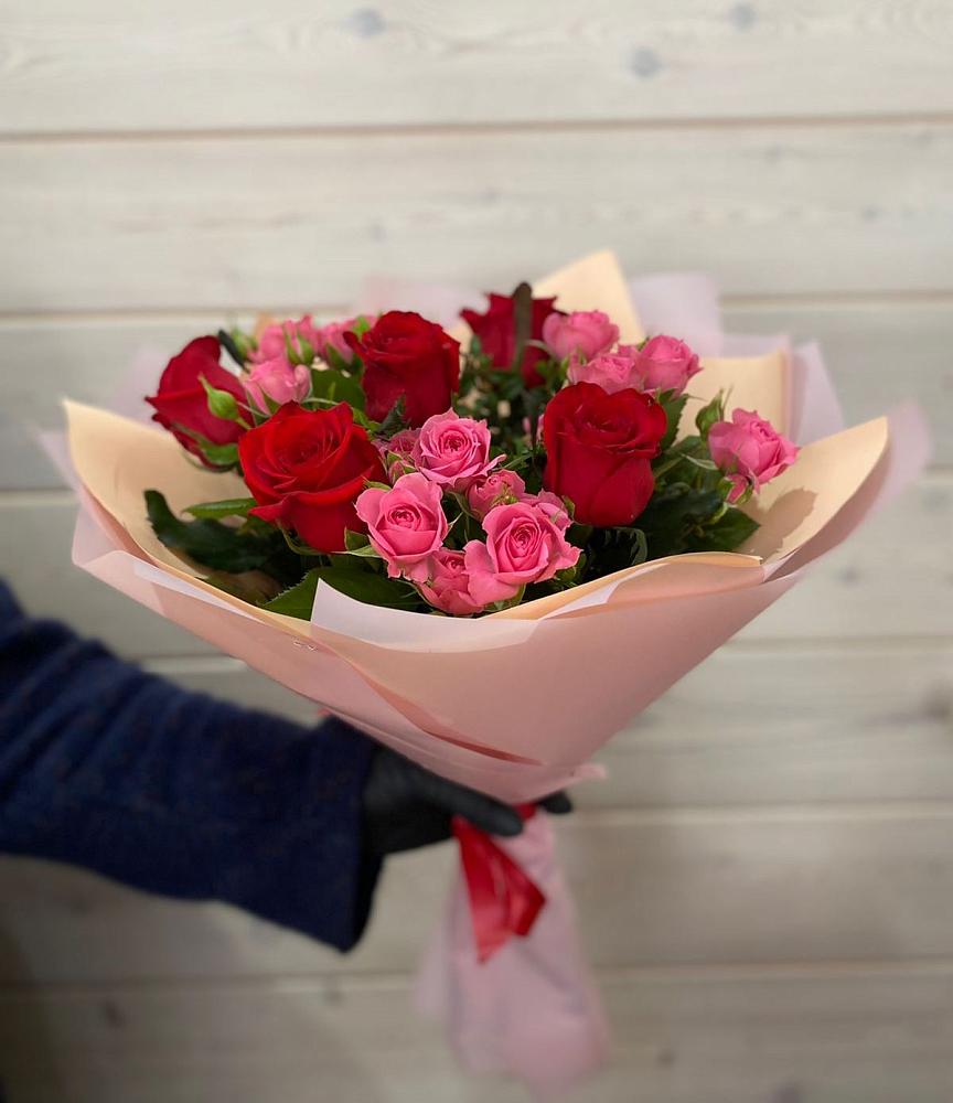 Букет цветов из: Розы в ВНИИССе