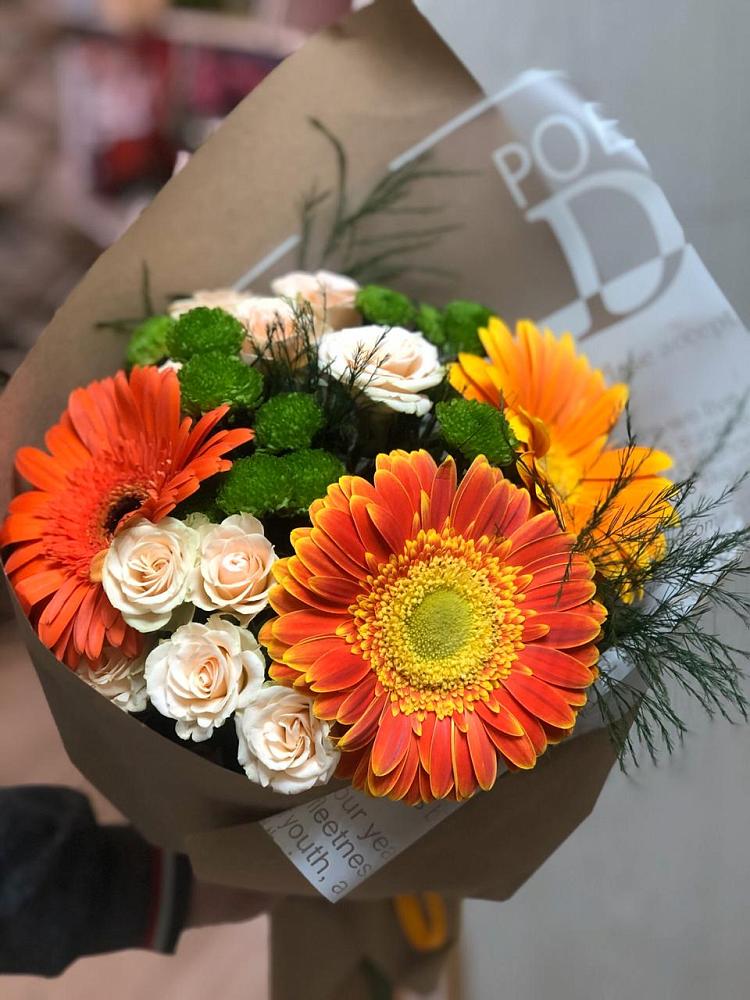 Букет цветов из: Герберы, Хризантемы и Розы в ВНИИССе