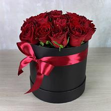 Цветочная композиция из Розы в шляпной коробке в ВНИИССе