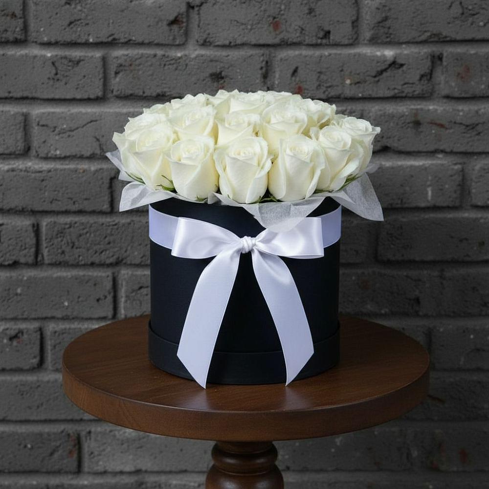 Цветочная композиция из Розы в шляпной коробке в ВНИИССе