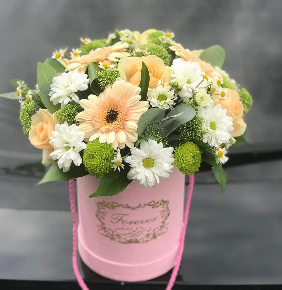 Цветочная композиция из Розы, Герберы и Хризантемы в шляпной коробке в ВНИИССе