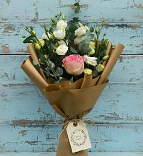 Букет цветов из:  Розы и Лизиантусы в ВНИИССе