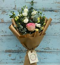 Букет цветов из:  Розы и Лизиантусы в ВНИИССе