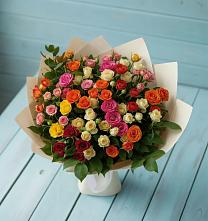 Букет Микс из разноцветных кустовых роз в ВНИИССе